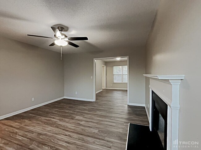 Foto del edificio - 5203 Grass Ridge Dr