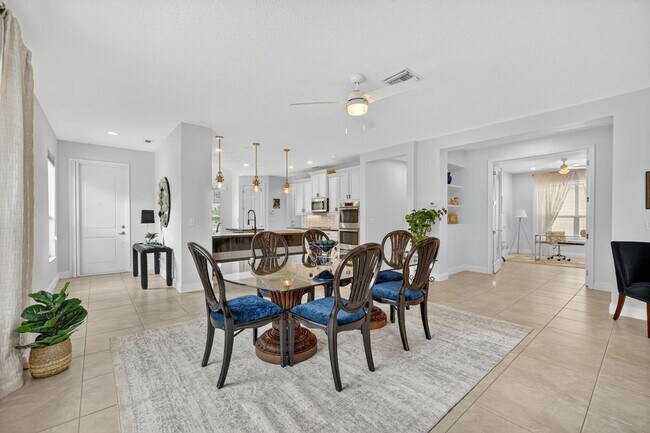 Foto del edificio - 9624 SW Royal Poinciana Dr