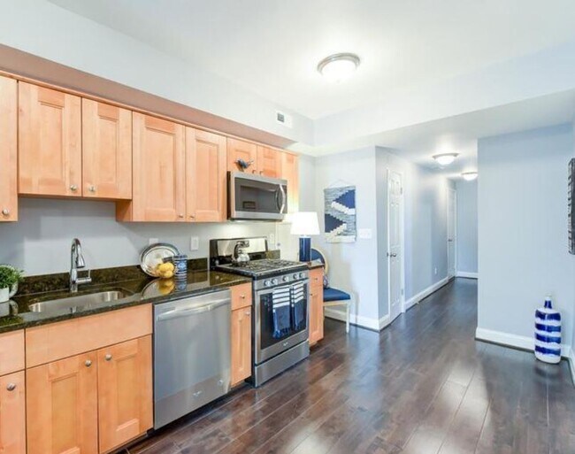 Building Photo - 1343 Bryant St NE