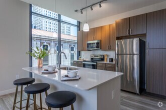 Interior Photo - 4th and Race