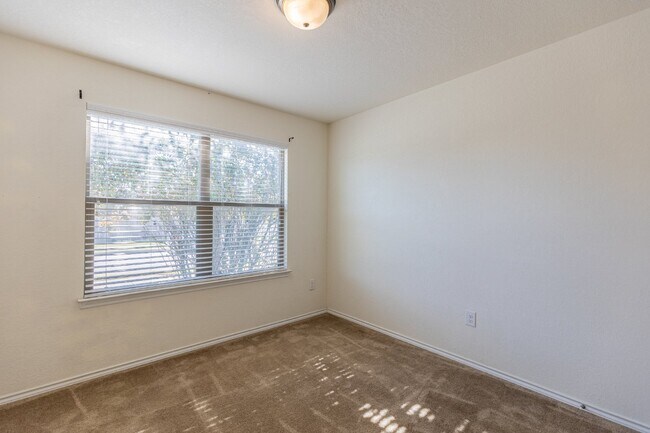 Building Photo - 15311 Delta Pt