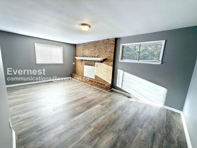 Building Photo - 937 Hickory Dr