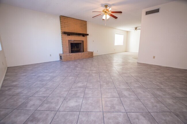 Foto del edificio - Welcome to this delightful 3-bedroom, 2-ba...
