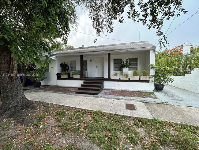 Foto del edificio - 551 NW 41st St