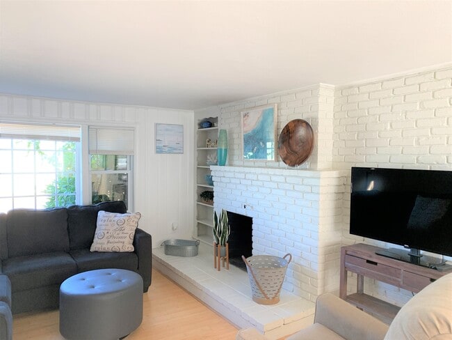 Building Photo - 83 Brown Ave