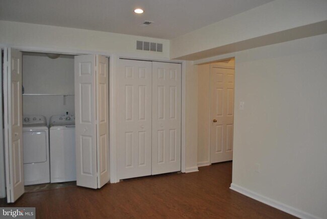 Foto del edificio - 537 Highland Towne Ln