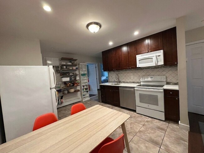 Foto del edificio - 374 Van Brunt St