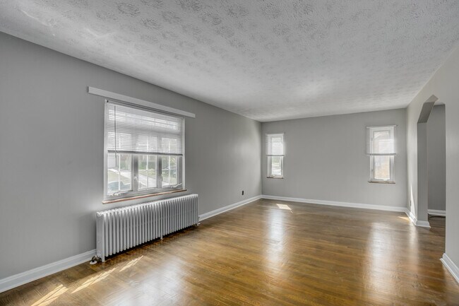 Building Photo - 703 St Joseph Ln