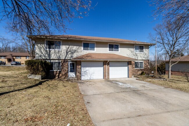 Foto del edificio - 4509-4511-4511 W Millbrook Dr