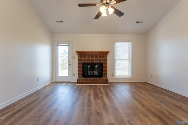 Foto del edificio - 145 Lewis Ln