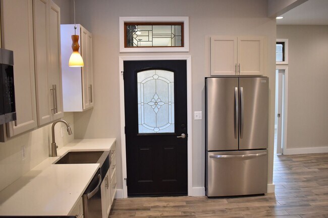 Foto del edificio - Newly Renovated Duplex in the Hill