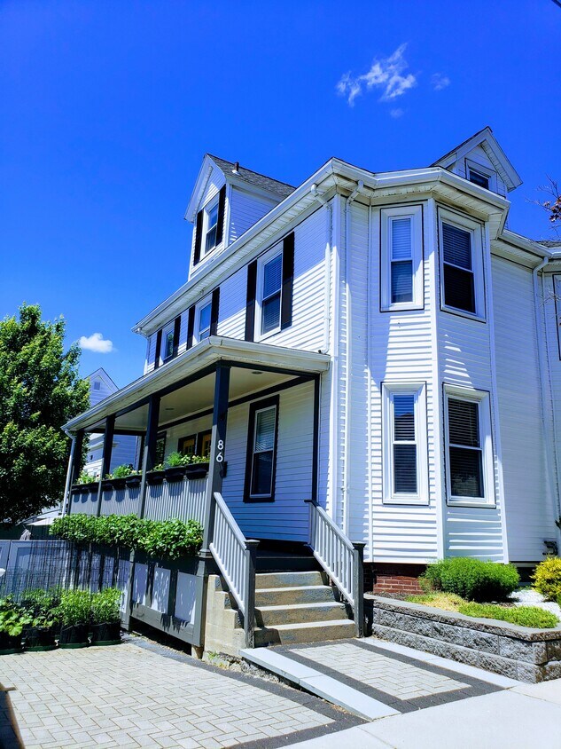 Foto principal - 86 Glenwood Rd