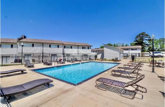 Piscina cerrada - 1800 Jackson Ave W