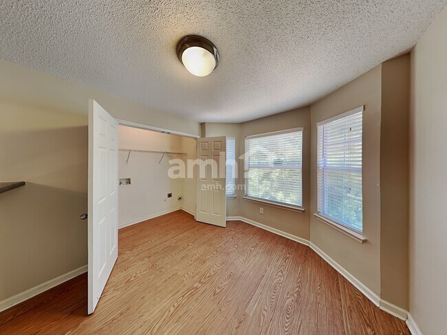Foto del edificio - 3094 Lonetree Point