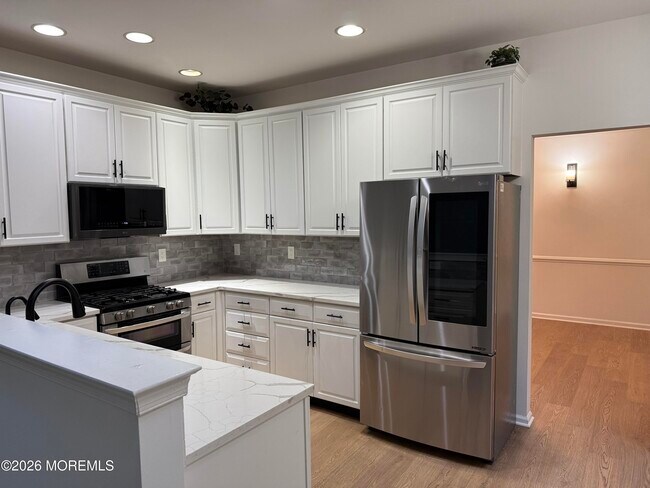 Foto del edificio - 33 Brownstone Rd