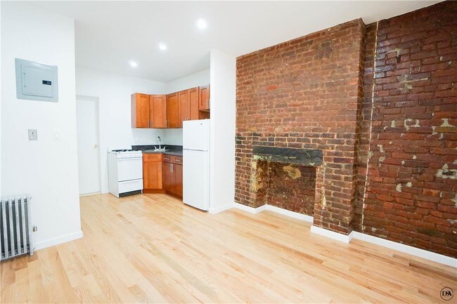 Foto del edificio - 339 E 6th St