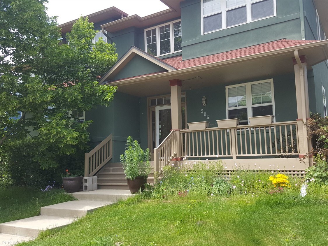 Primary Photo - 506 Flicker Ave