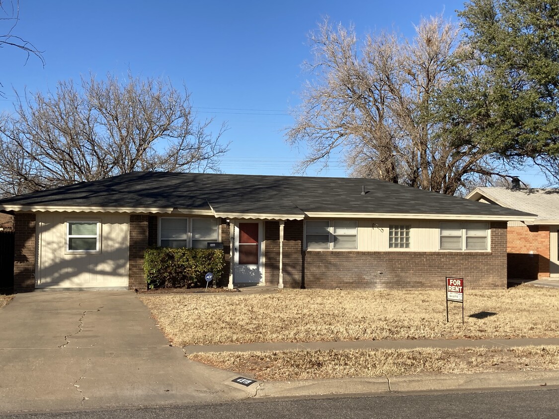 Front - 4916 8th St