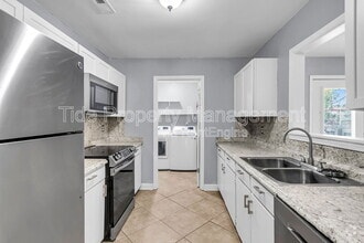 Building Photo - 206 Pine Shadow Dr
