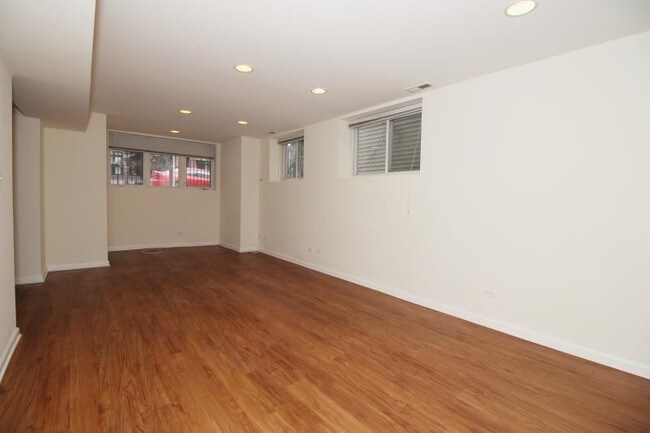 Building Photo - 3216 N Racine Ave