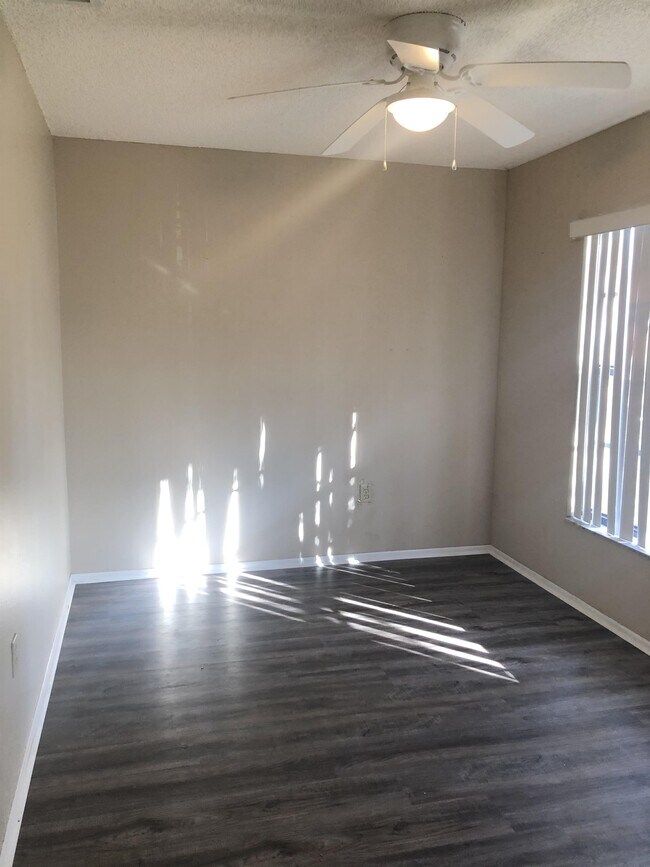 Foto del edificio - 10927 Archway Ave