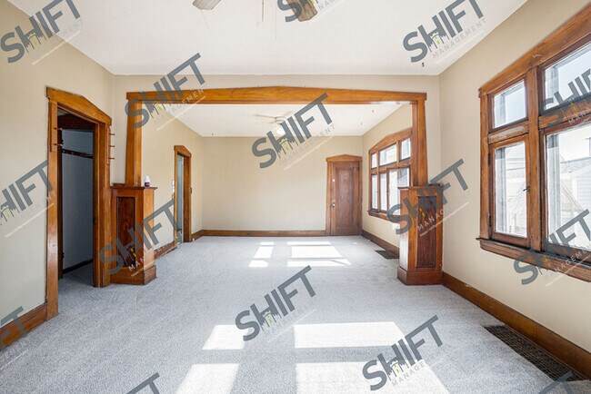 Foto del edificio - 410 Marion Place #1 -- Cozy bottom Unit