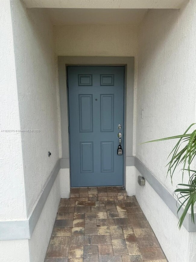 Building Photo - 3141 Tamarind Dr