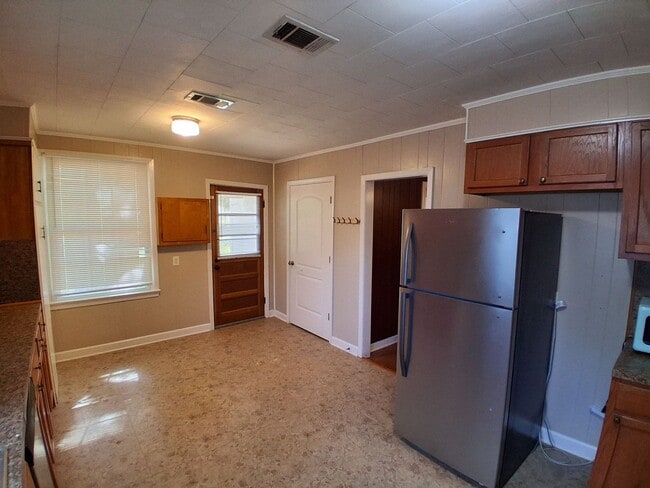 Building Photo - 905 Pinckney Ave
