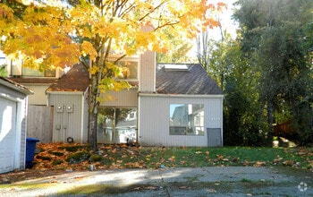 Building Photo - 2317 SE 8th Dr