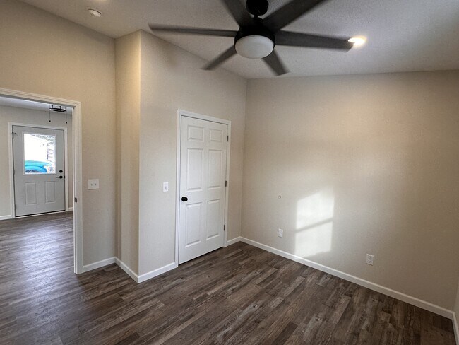 Foto del edificio - 406 E Sycamore St