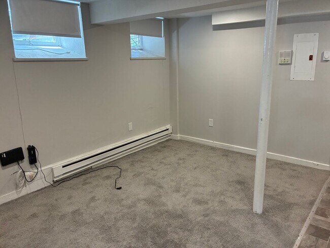 Building Photo - Avl NOW - No Fee! Garden level Studio w/dishwasher