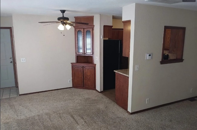 Building Photo - Spacious two bedroom in West Norman