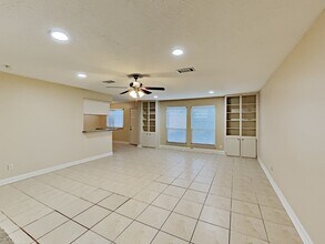 Building Photo - 16395 Havenpark Dr