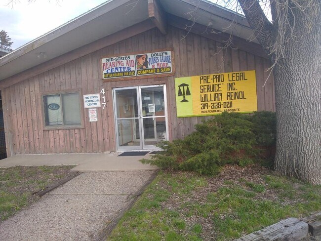 Small business in front - 417 10th Ave
