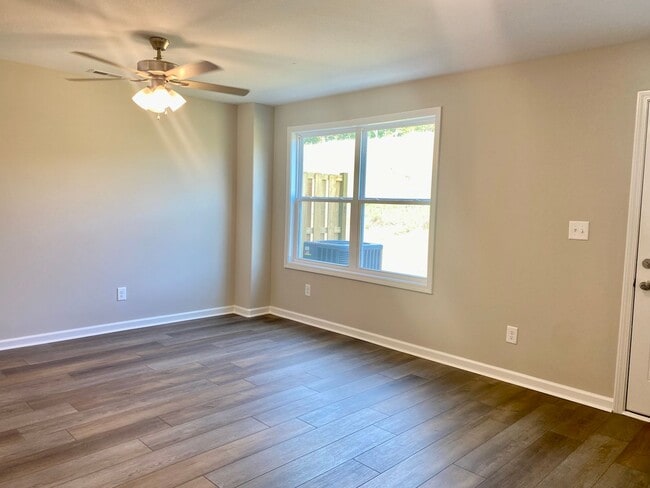 Building Photo - 943 Center Rd