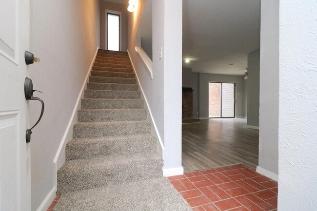 Building Photo - 806 Courtenay Pl