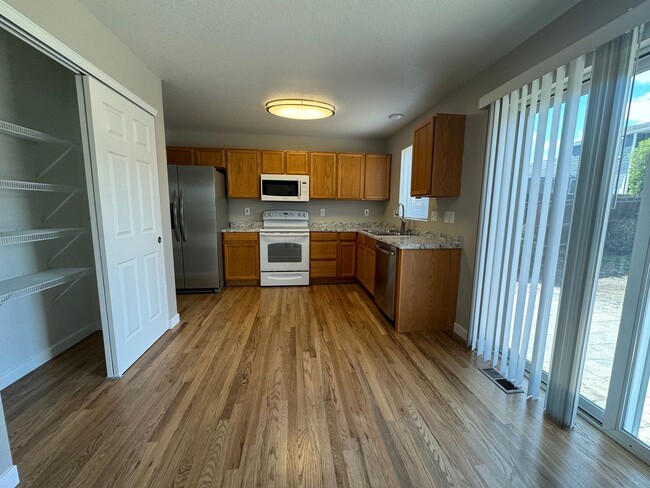 Building Photo - Updated 3 Bedroom in Stetson Hills