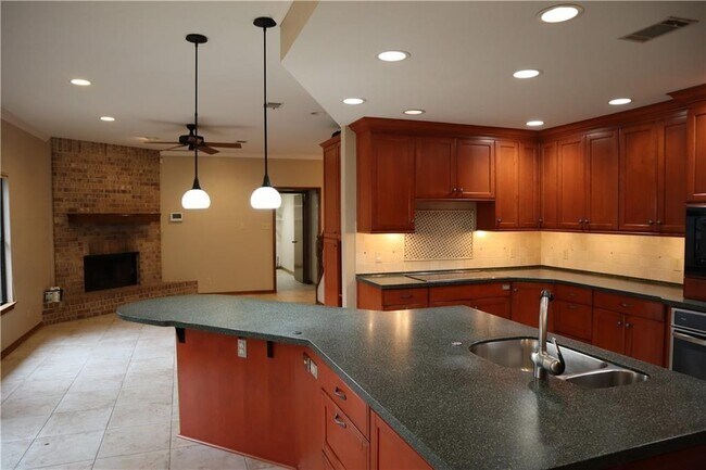 Building Photo - 4809 Timberline Dr