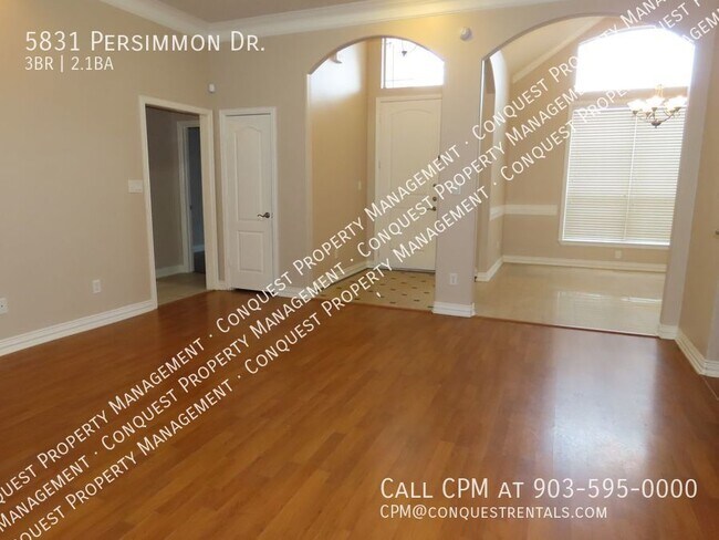 Foto del edificio - 5831 Persimmon Dr