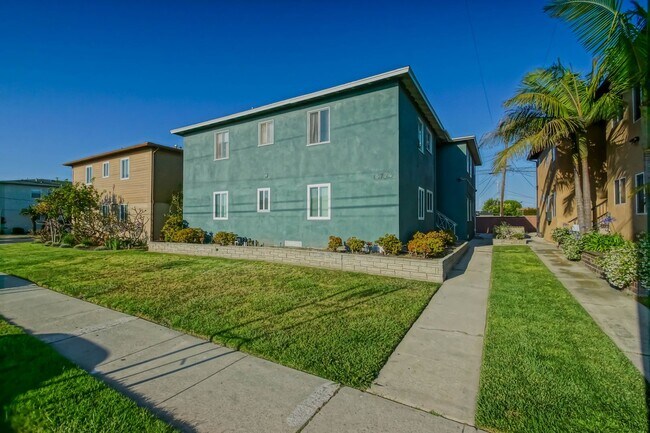 Foto del edificio - 1X: 16724 - 16730 Crenshaw Blvd. TOR
