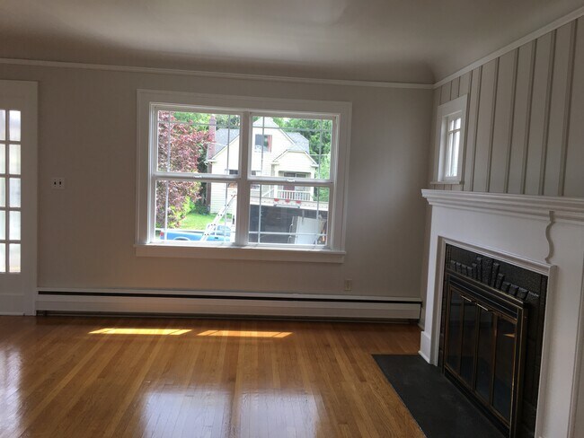 Living room - 532 Northeast 83rd Street