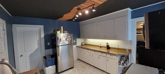 Building Photo - 172 Queen St