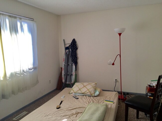 Building Photo - 2Br/1Ba TH w/Attached 1 CG in Brooklyn Park!