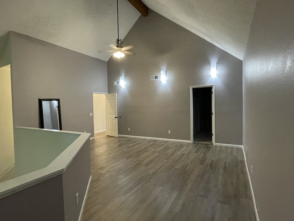 Foto principal - 930 E Primrose St