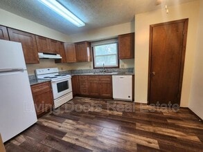 Building Photo - 1520 David Dr