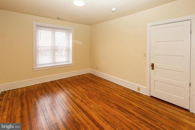 Foto del edificio - 427 E Main St