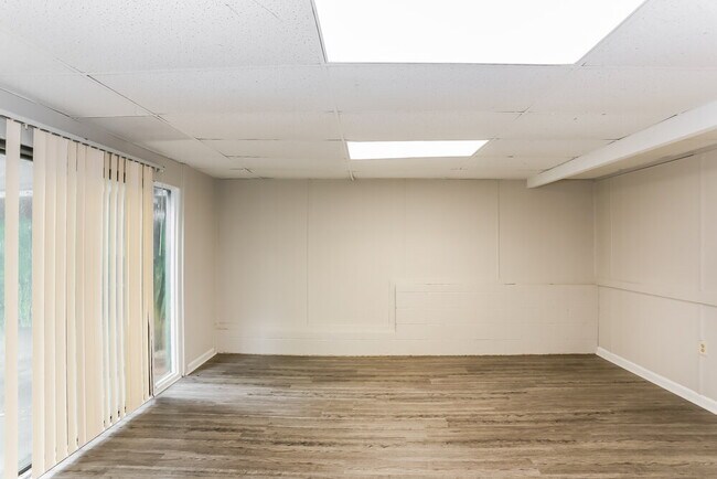 Building Photo - 4440 Cary Dr SW
