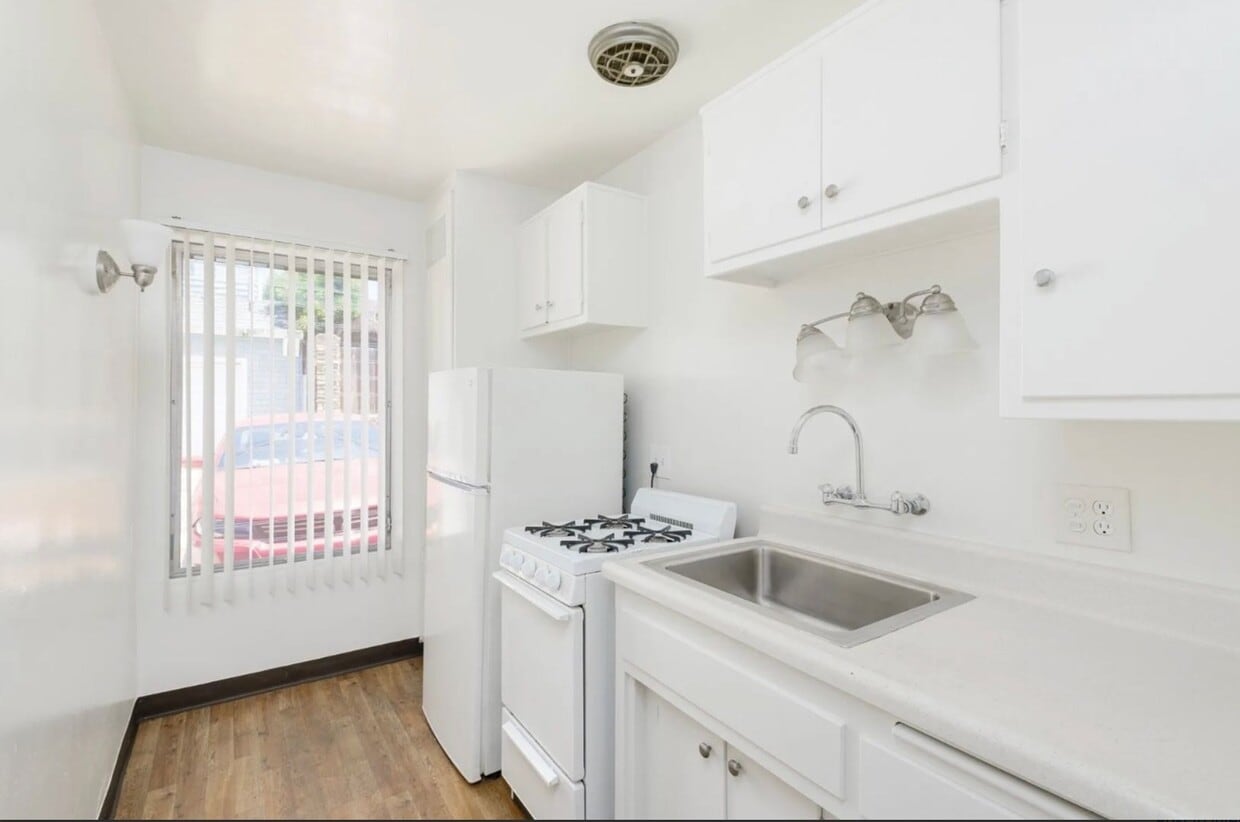 Primary Photo - Studio6