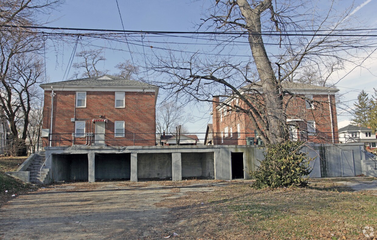 Building Photo - 2112 Catalpa Dr