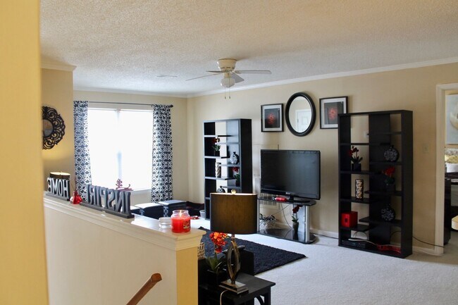 Foto del edificio - 2BD/ 2BA Condo with New Carpet & Community Pool!